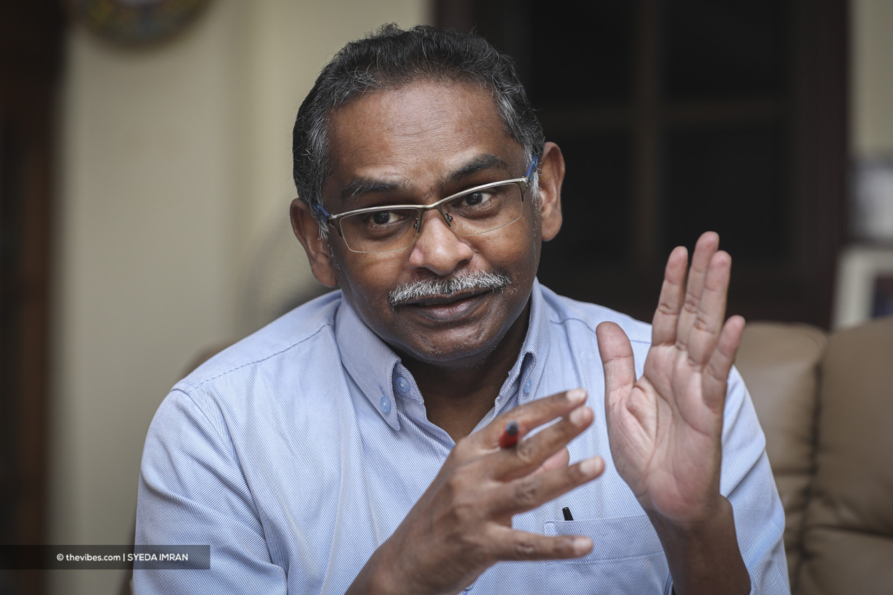 Election analyst G. Manimaran says the Umno meetings scheduled to be held today could be a determining factor on whether the 15th general election will be called sooner or later. – SYEDA IMRAN/The Vibes pic, August 27, 2022