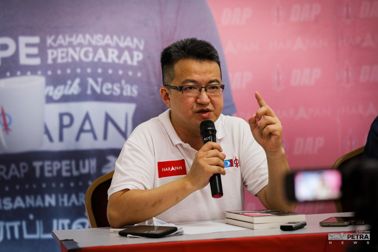 Holding live telecast debates on national television is important in reaching out to boomers, says DAP's Liew Chin Tong. – PETRA News pic, November 7, 2021