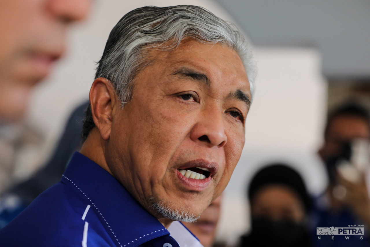 Political opponents have claimed that Umno president Datuk Seri Ahmad Zahid Hamidi will claim the prime ministership if Barisan Nasional wins the 15th general election. – ALIF OMAR/The Vibes pic, November 8, 2022