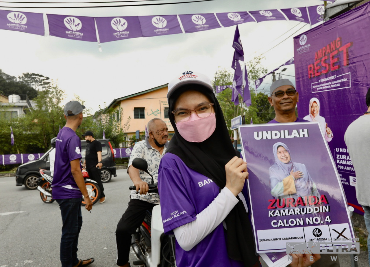 Datuk Zuraida Kamaruddin can count on a staggering number of supporters on her side in Parti Bangsa Malaysia, made up largely of members of her non-governmental organisation Penggerak Komuniti Negara. – SAIRIEN NAFIS/The Vibes file pic, December 29, 2022
