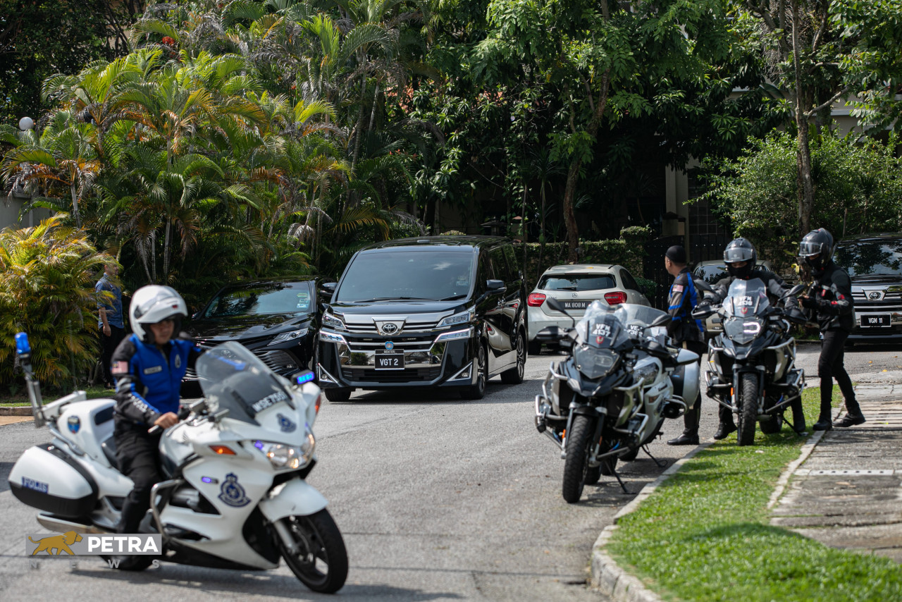 Official vehicles and outriders outside Prime Minister Tan Sri Muhyiddin Yassin’s residence in Kuala Lumpur today. – SAIRIEN NAFIS/PETRA News pic, July 8, 2021