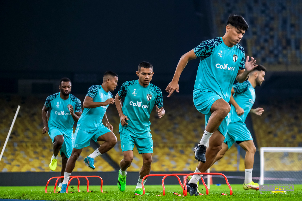 Terengganu FC players going through the paces at the training session at the national stadium yesterday. – ABDUL RAZAK LATIF/The Vibes pic, September 9, 2022