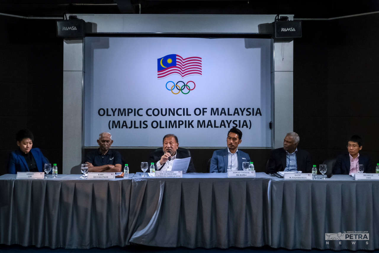 (Left to right) Lawyer Lesley Lim, former Malaysian Olympians’ Association president Karu Selvaratnam, Tan Sri Tunku Imran Tuanku Ja’afar, National Sports Institute chief executive officer (CEO) Ahmad Faedzal Md Ramli, lawyer Datuk M. Rajasekaran, and Olympic Council of Malaysia CEO Michelle Chai appear as panellists for the Asian International Arbitration Centre’s discussion entitled ‘An Ecosystem of Sports: Organising an International Sporting Event’. – ABDUL RAZAK LATIF/The Vibes pic, September 14, 2022