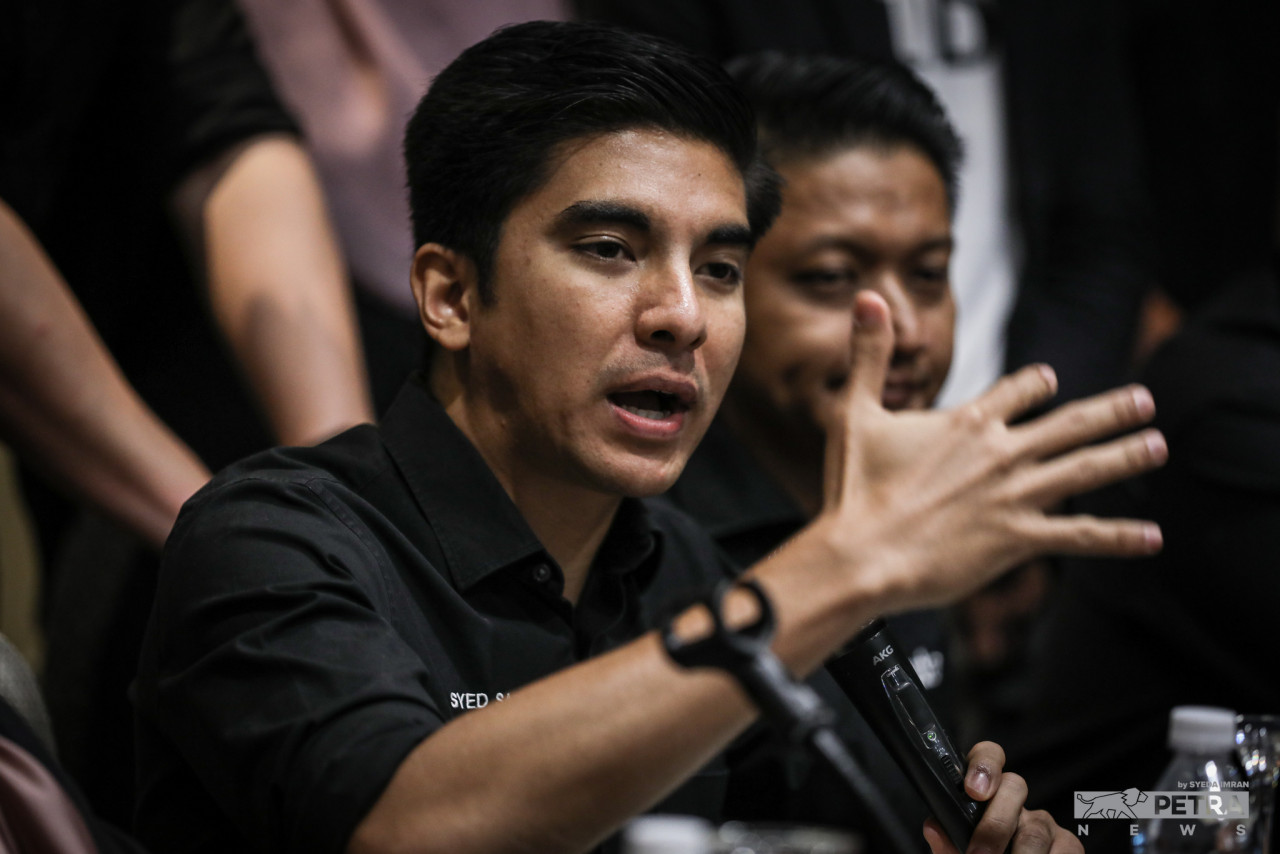 Muda president Syed Saddiq Syed Abdul Rahman questions why the upgrading works for the auto-gates at the Sultan Iskandar Customs, Immigration, and Quarantine Complex were not done during the Covid-19 lockdowns, when the country’s borders were closed. – SYEDA IMRAN/The Vibes pic, October 19, 2022