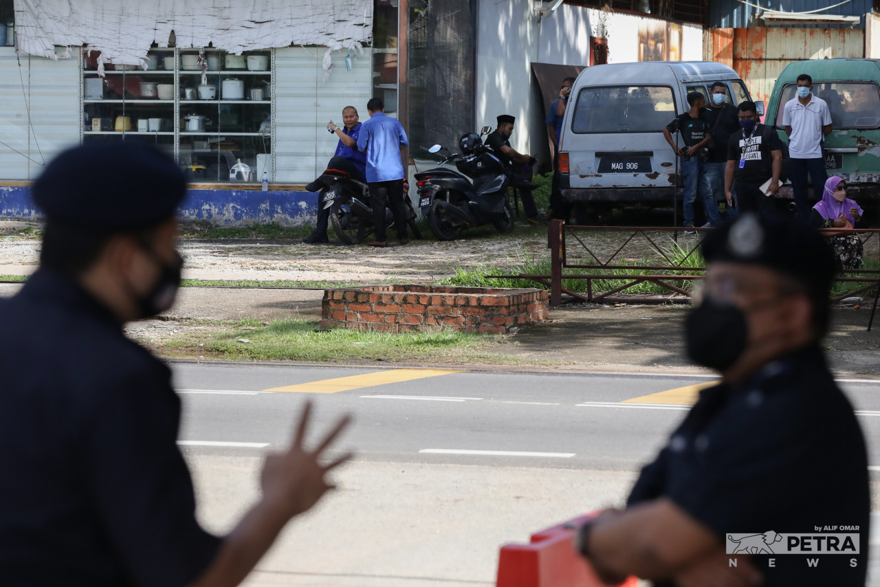 Cops on the ground were instructed not to fine SOP flouters, purportedly to avoid tension. – ALIF OMAR/The Vibes pic, November 8, 2021