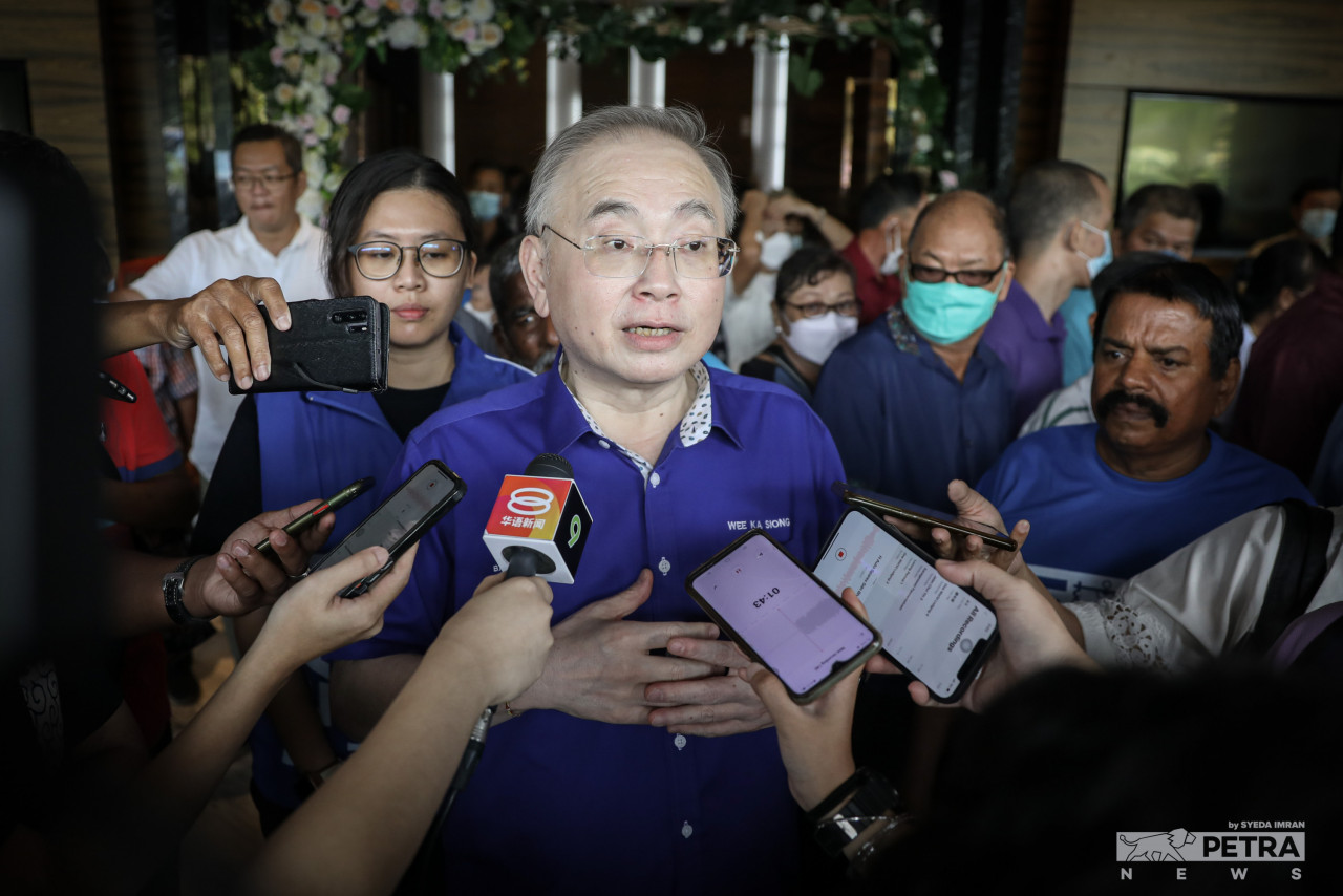 MCA president Datuk Seri Wee Ka Siong has reiterated that Barisan Nasional’s candidate for Pahang menteri besar remains Datuk Seri Wan Rosdy Wan Ismail, who is currently the caretaker leader there. – SYEDA IMRAN/The Vibes pic, November 8, 2022
