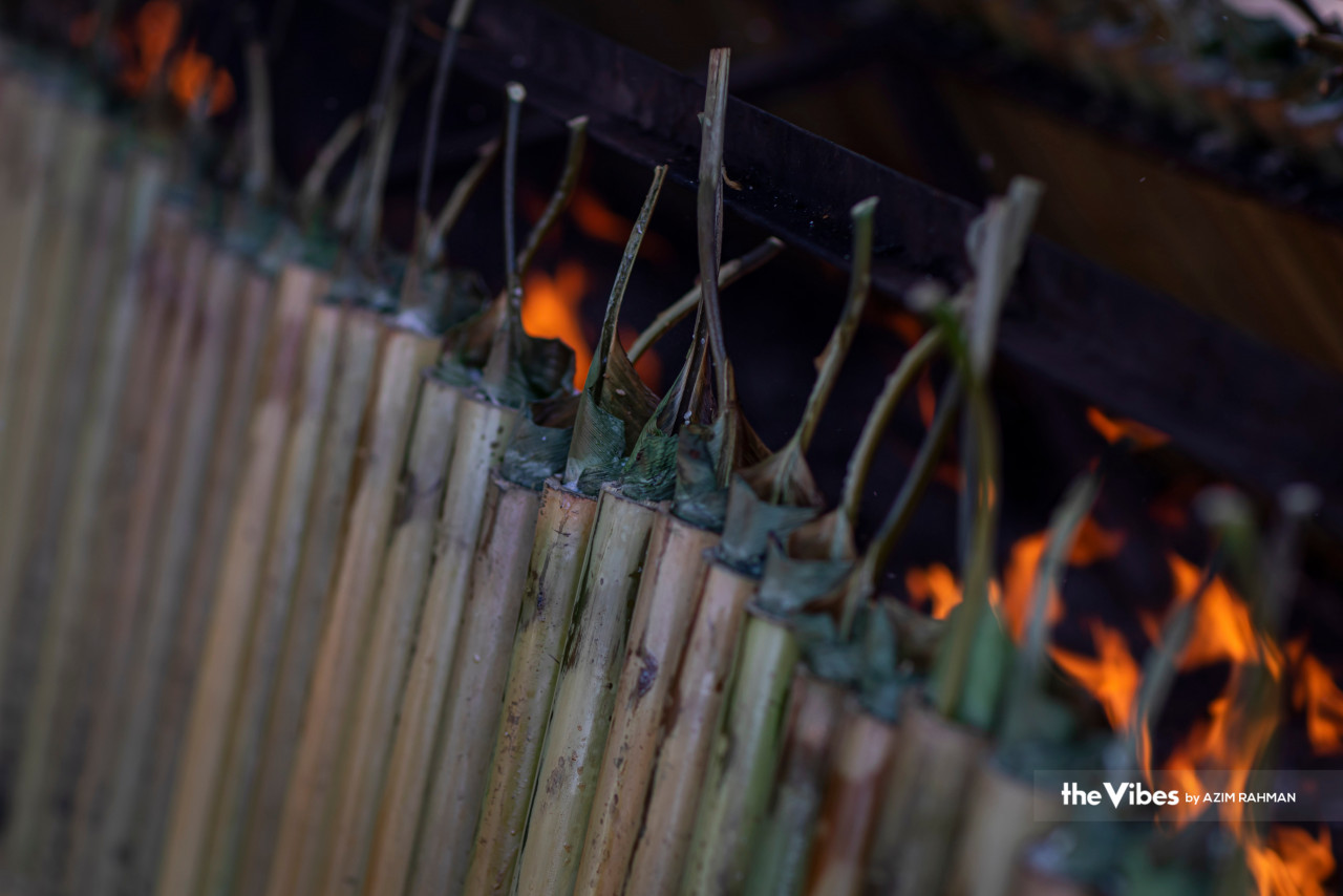 Lemang daun lerek takes a shorter time to cook compared to the typical banana leaf lemang. The cooking process takes about two hours. – AZIM RAHMAN/The Vibes pic, April 17, 2023