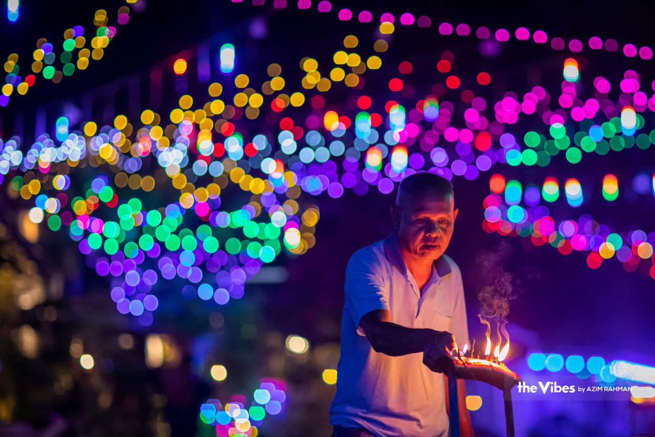 Kg Jenjarom’s festive spirit comes alive as villagers light the lanterns they have made themselves for Hari Raya. – AZIM RAHMAN/The Vibes pic, April 21, 2023
