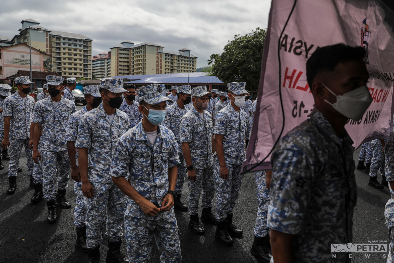 Turning up in style, the Royal Malaysian Navy force shows up to vote today in their crisp uniforms for the 15th general election early voting day at the SMK Pangkalan TLDM Lumut, Perak polling centre. – ALIF OMAR/The Vibes pic, November 15, 2022