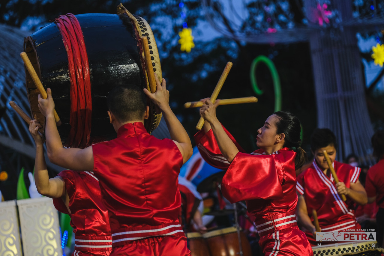 The rousing beat of drums heightens the energy surrounding Chinese New Year festivities at the FGS Dong Zen Temple. – ABDUL RAZAK LATIF/The Vibes pic, January 21, 2023