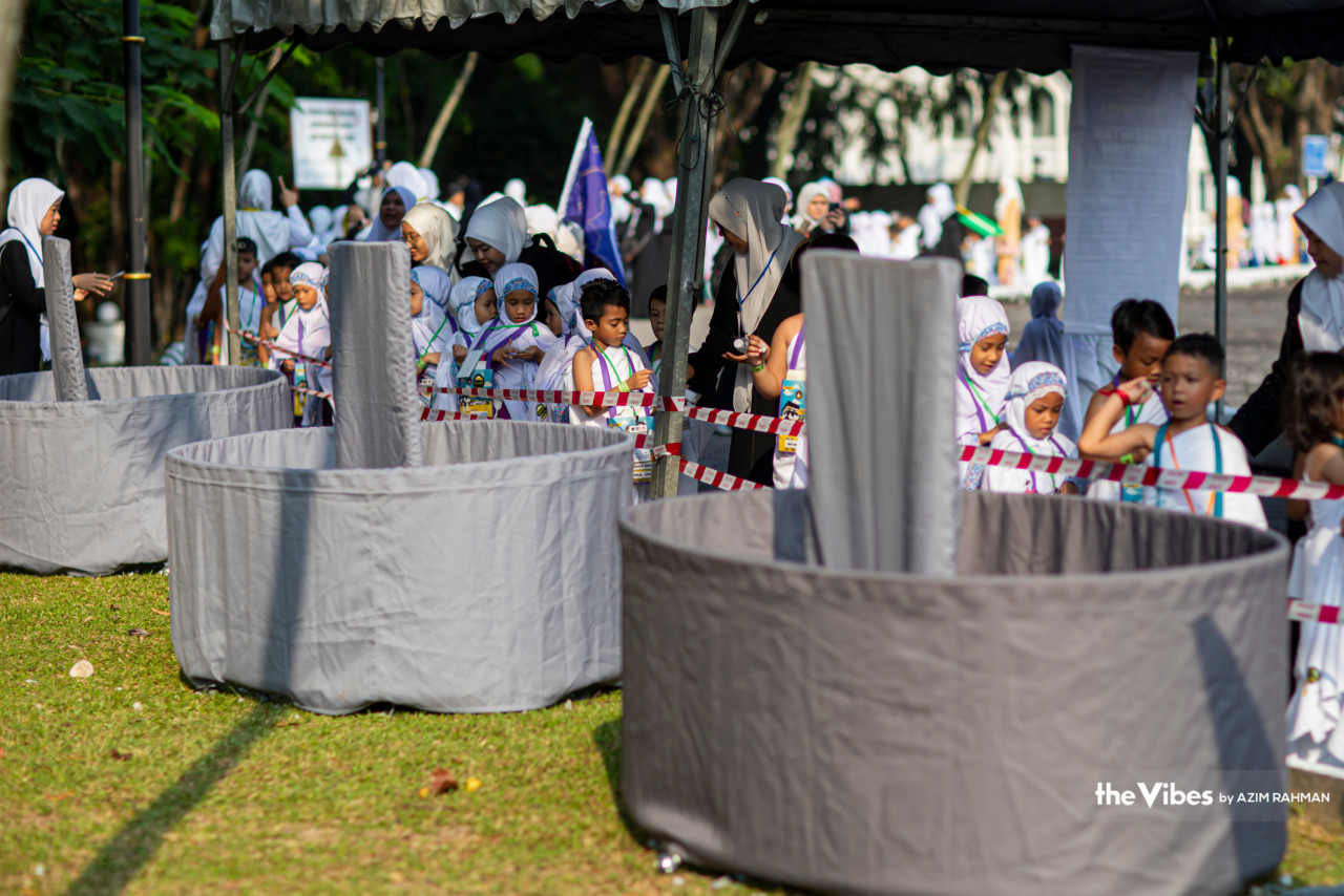 The Little Haj Simulation Programme introduces young Muslim children to the rituals and significance of the haj. Performing the pilgrimage is one of the religion’s five pillars. – AZIM RAHMAN/The Vibes pic, June 24, 2023
