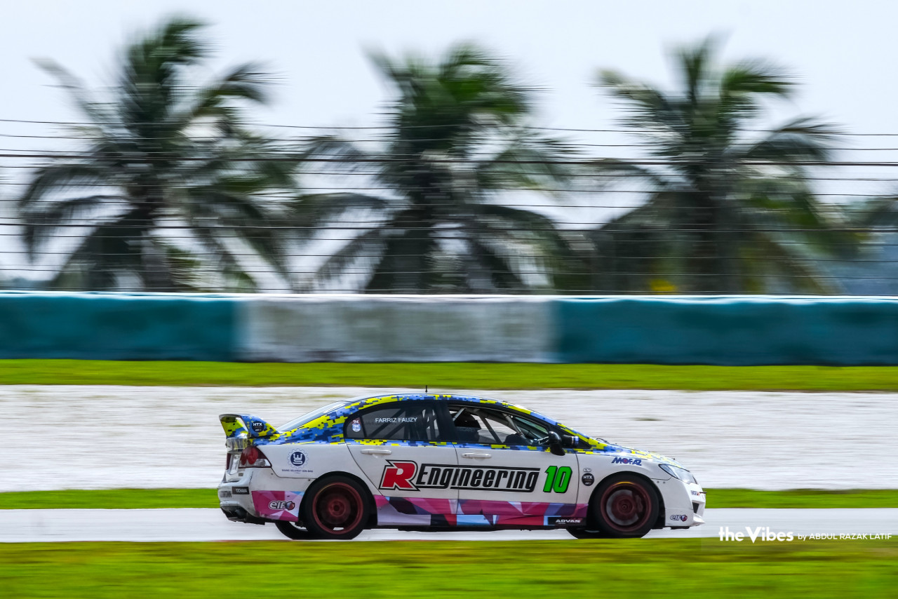 JR Engineering’s Farriz Fauzy (10) in his zone, racing to victory during Race 2 of the 2023 Malaysia Championship Series - Round 2. – ABDUL RAZAK LATIF/The Vibes pic, June 28, 2023
