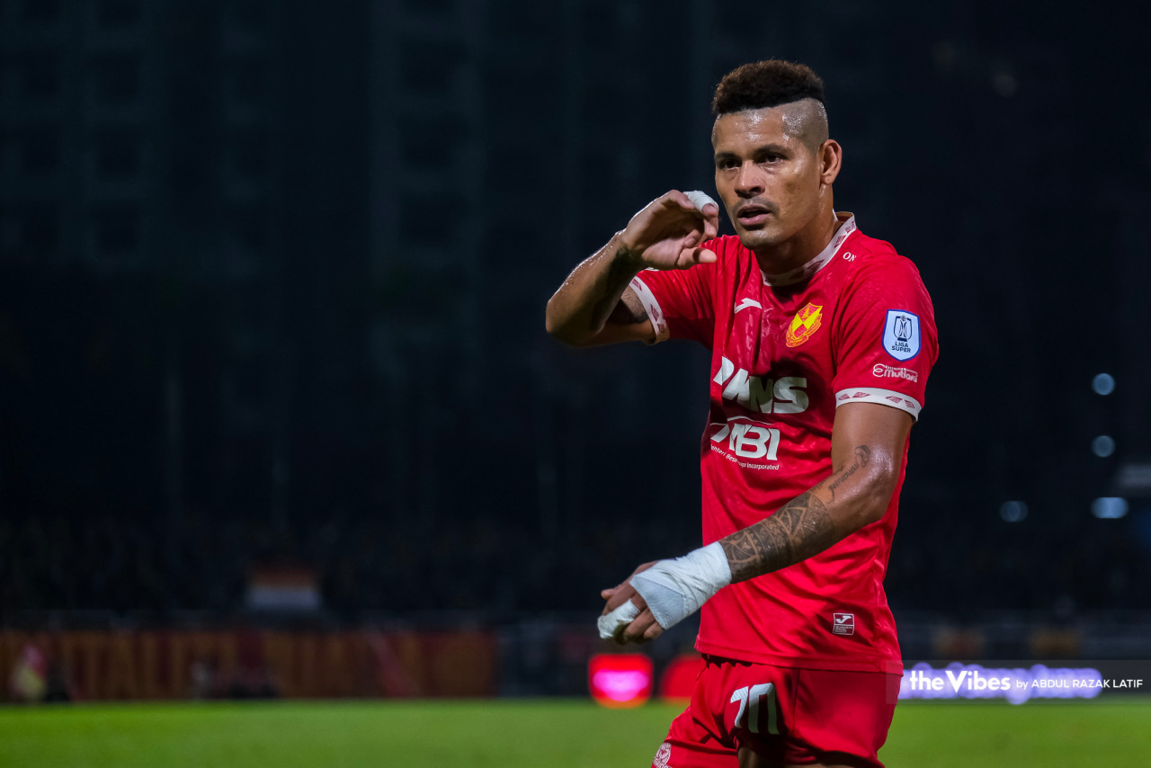 Selangor FC striker Ayron Del Valle Rodriguez scores in the Super League match between Selangor and Kelantan FC at the MBPJ Stadium. – ABDUL RAZAK LATIF/The Vibes pic, April 10, 2023