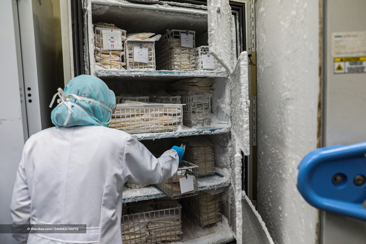 Fresh plasma, a healthcare system essential that depends much on blood donors, is usually frozen to ensure that it stays fresh. – SAIRIEN NAFIS/The Vibes pic, June 14, 2021