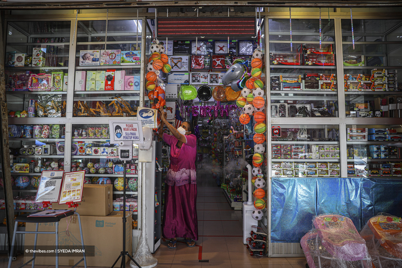 The roughly one million SMEs in Malaysia should be given a universal, unconditional RM10,000 restart, recover and rebuild grant to be spent as needed for their businesses. – The Vibes file pic, October 25, 2021