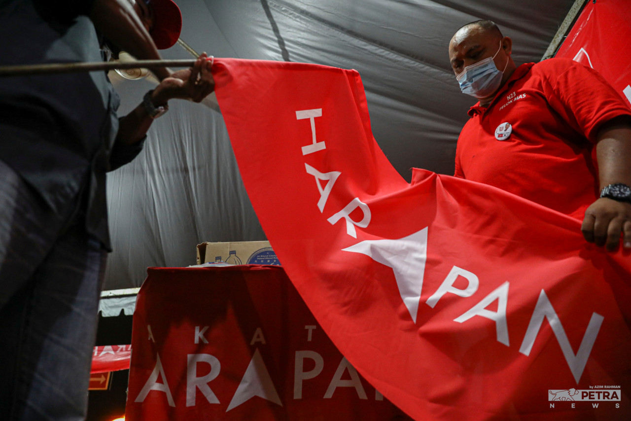 A Pakatan Harapan insider has slammed the coalition’s refusal to dissolve the state assemblies it controls as being a manifestation of ‘poor strategic thinking,’ claiming that the ‘disappointing’ call would point towards a lack of rational deliberations. – The Vibes file pic, October 13, 2022
