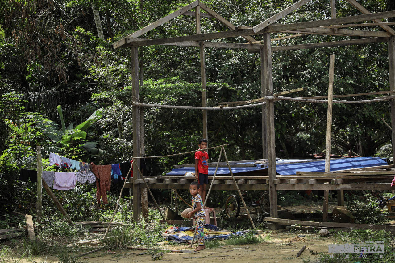 A villager shares that during the December 2021 floods, the locals  of Kg Orang Asli Chuat did not have to worry as government assistance arrived promptly without much fuss. – SYEDA IMRAN/The Vibes pic, November 12, 2022