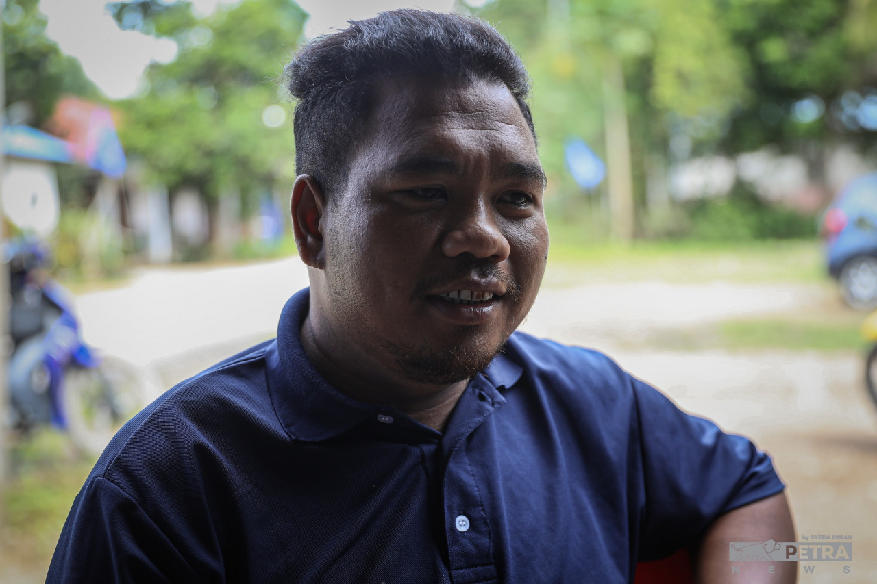 Mazlan Madi, 29, says that the administration under Datuk Seri Ismail Sabri Yaakob has provided villagers of Kg Orang Asli Chuat with housing facilities like electricity and water free of charge. – SYEDA IMRAN/The Vibes pic, November 12, 2022