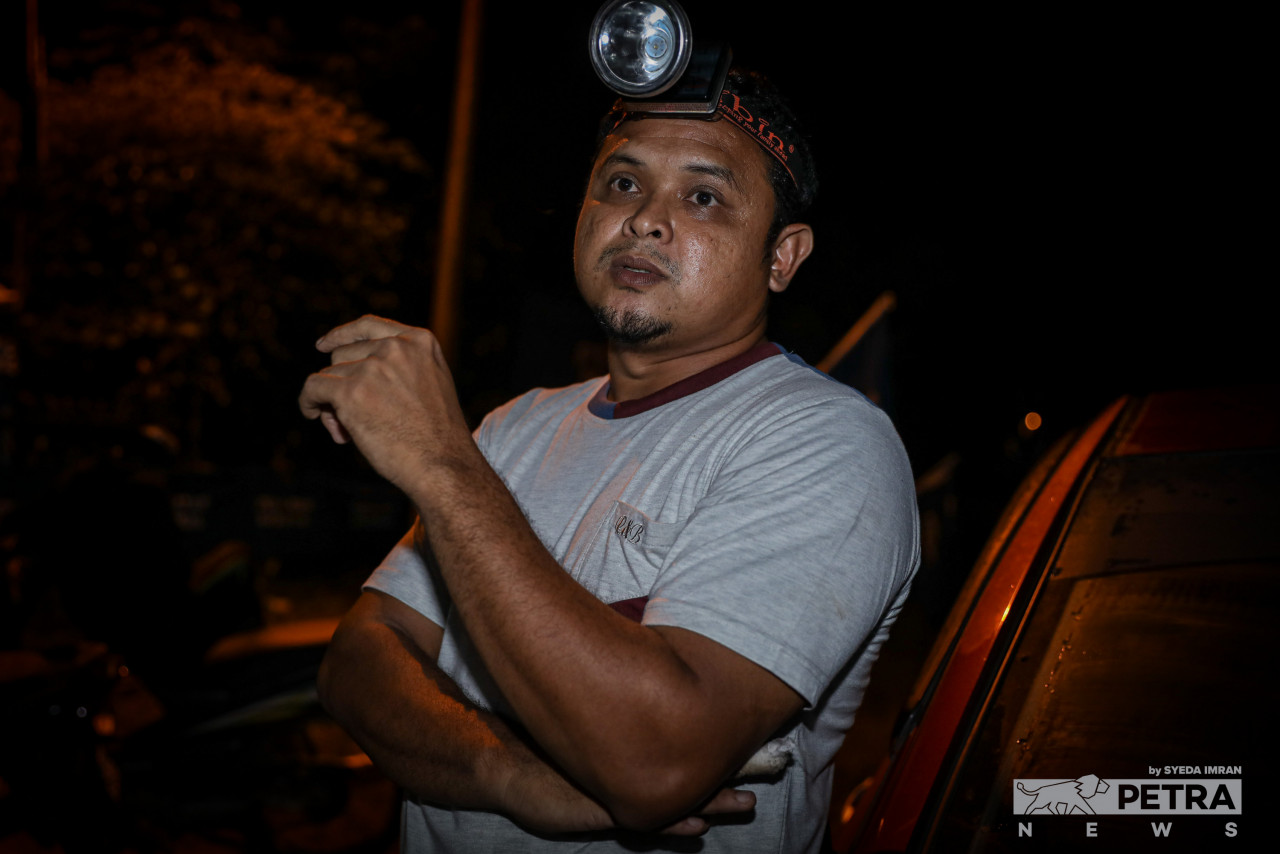 Kg Seberang Guai, Bera local Mohd Abdul Hadi Ramli, 35, says that he volunteers for Perikatan Nasional because he believes in their work. – SYEDA IMRAN/The Vibes pic, November 12, 2022