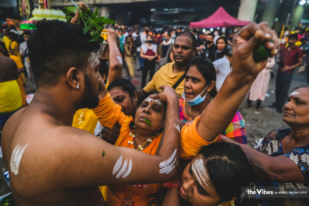Deep in a spiritual trance, devotees receive blessings at the temple and pay homage to Lord Murugan on Thaipusam day. – ABDUL RAZAK LATIF/The Vibes pic, February 6, 2023
