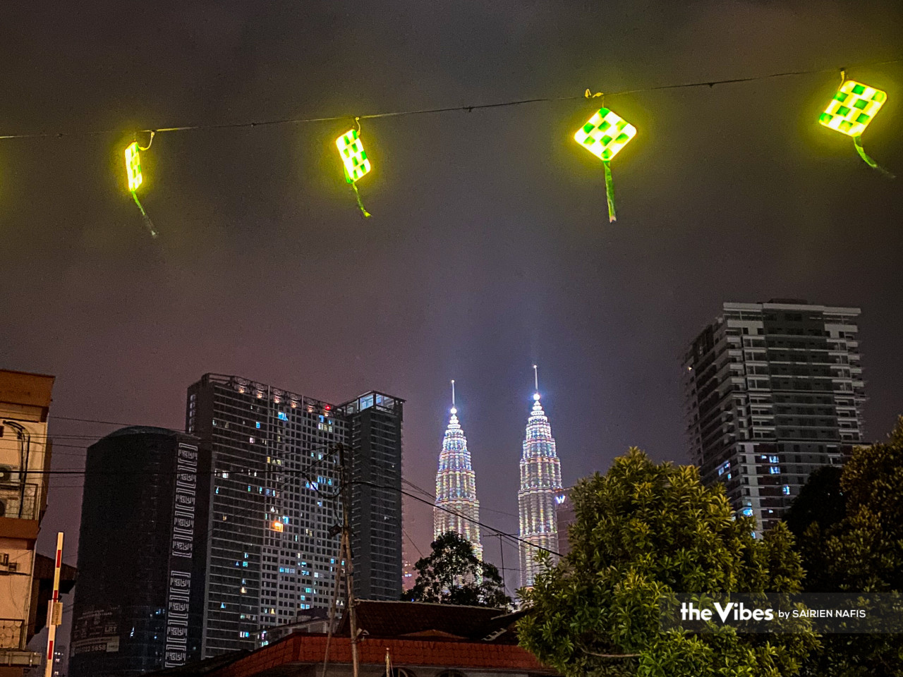 Festive decorations put up throughout the city, malls and streets are a delightful attraction, setting the Aidilfitri mood. – SAIRIEN NAFIS/The Vibes pic, April 20, 2023