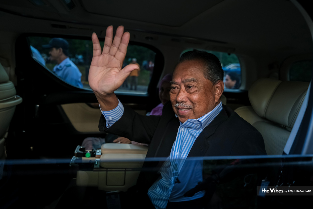 Ex-prime minister Tan Sri Muhyiddin Yassin arrives at the Kuala Lumpur court complex to face graft charges. – ABDUL RAZAK LATIF/The Vibes pic, March 10, 2023