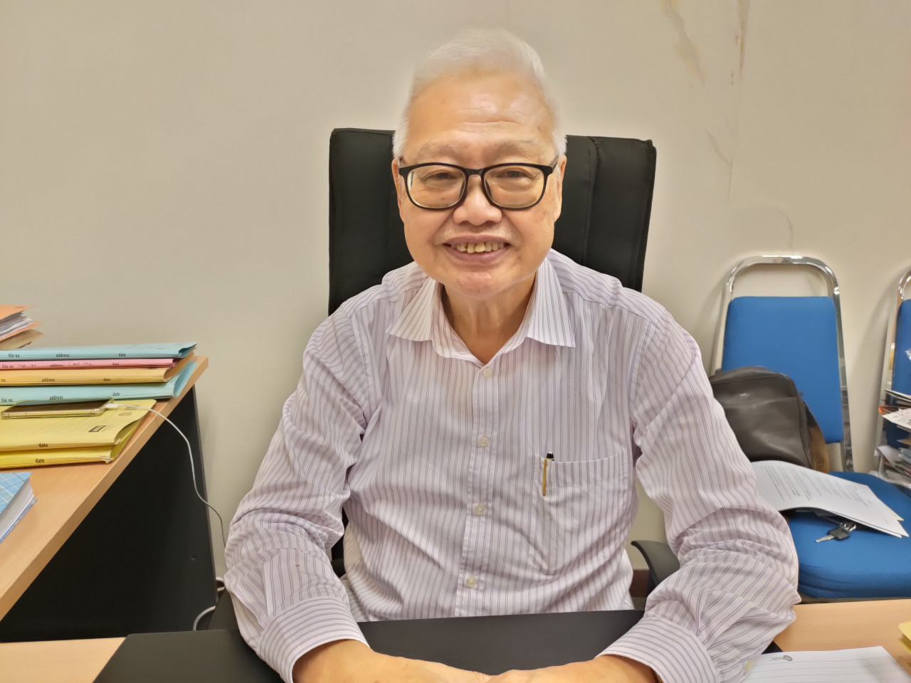 Tanjong Papat Kapitan (Chinese community leader) and former councillor Thomas Lau says that the homeowners are responsible for ensuring that the buildings are maintained properly, with proper toilets, trash management, and cleanliness. – REBECCA CHONG/The Vibes pic, July 24, 2022