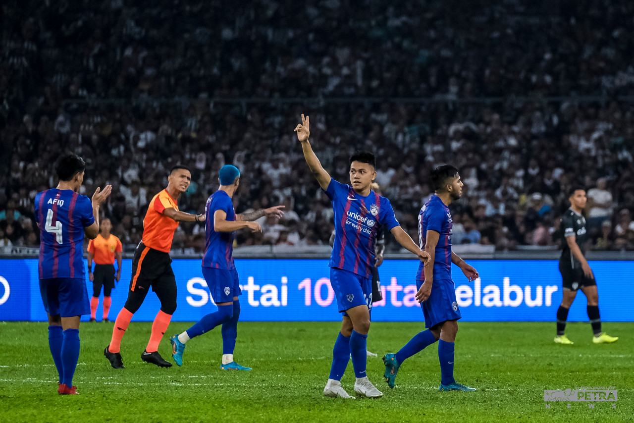 Arif Aiman Mohd Hanapi (raising hand) scores the first goal for the southern tigers in the 34th minute of the final FA Cup match with Terengganu FC. – ABDUL RAZAK LATIF/The Vibes pic, September 10, 2022