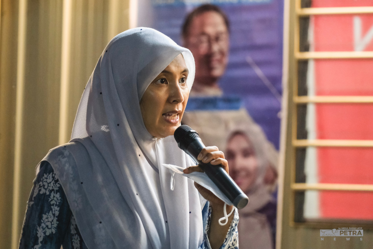 Nurul Izzah Anwar has more than enough qualifications to be an adviser on finance and economics to the prime minister given her public office experience, including her stint in the Public Accounts Committee. – ABDUL RAZAK LATIF/The Vibes pic, February 3, 2023