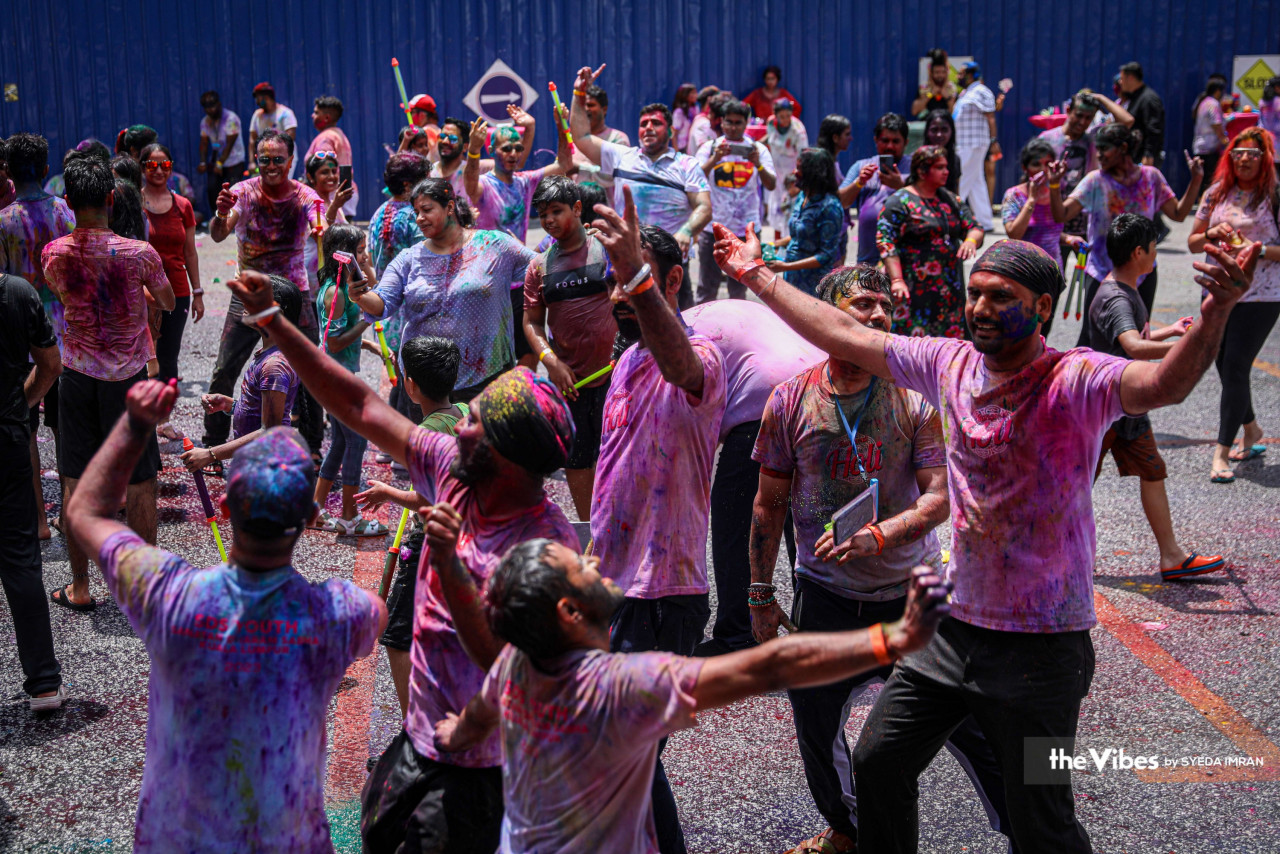 A festival for all ages, Holi is not only an occasion to strengthen family ties, but one that brings community members closer. – SYEDA IMRAN/The Vibes pic, March 22, 2023