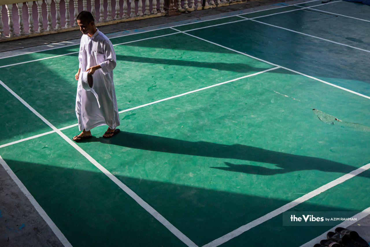 A tahfiz student prepares for solat dhuha, the voluntary Islamic prayer between the obligatory prayers of fajar and zohor. – AZIM RAHMAN/The Vibes pic, April 9, 2023