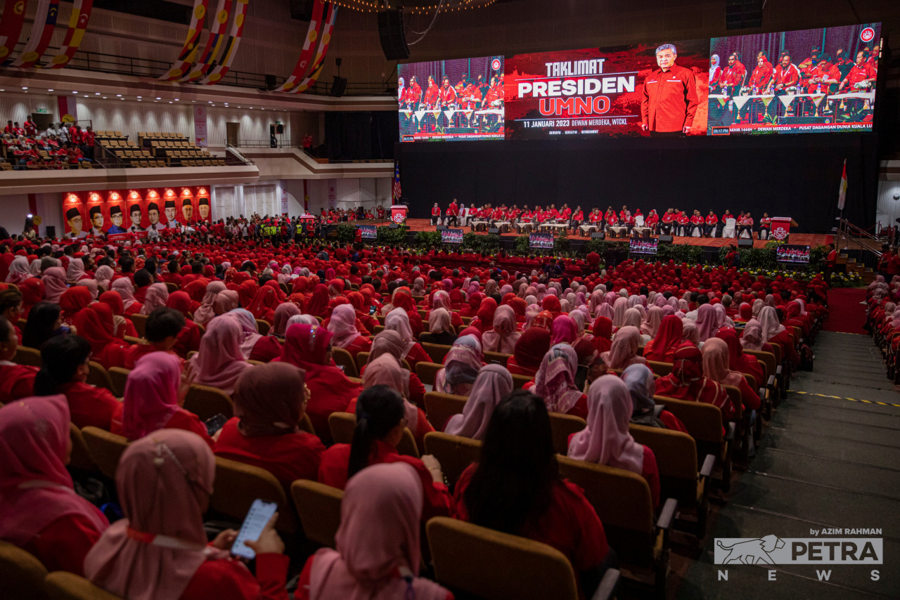 While there are still murmurs that the government remains unstable due to volatility within Umno, and pockets of resistance towards Datuk Seri Ahmad Zahid Hamidi’s leadership, his extended tenure as party president has crystalised the administration’s grip on Putrajaya. – AZIM RAHMAN/The Vibes pic, January 15, 2023
