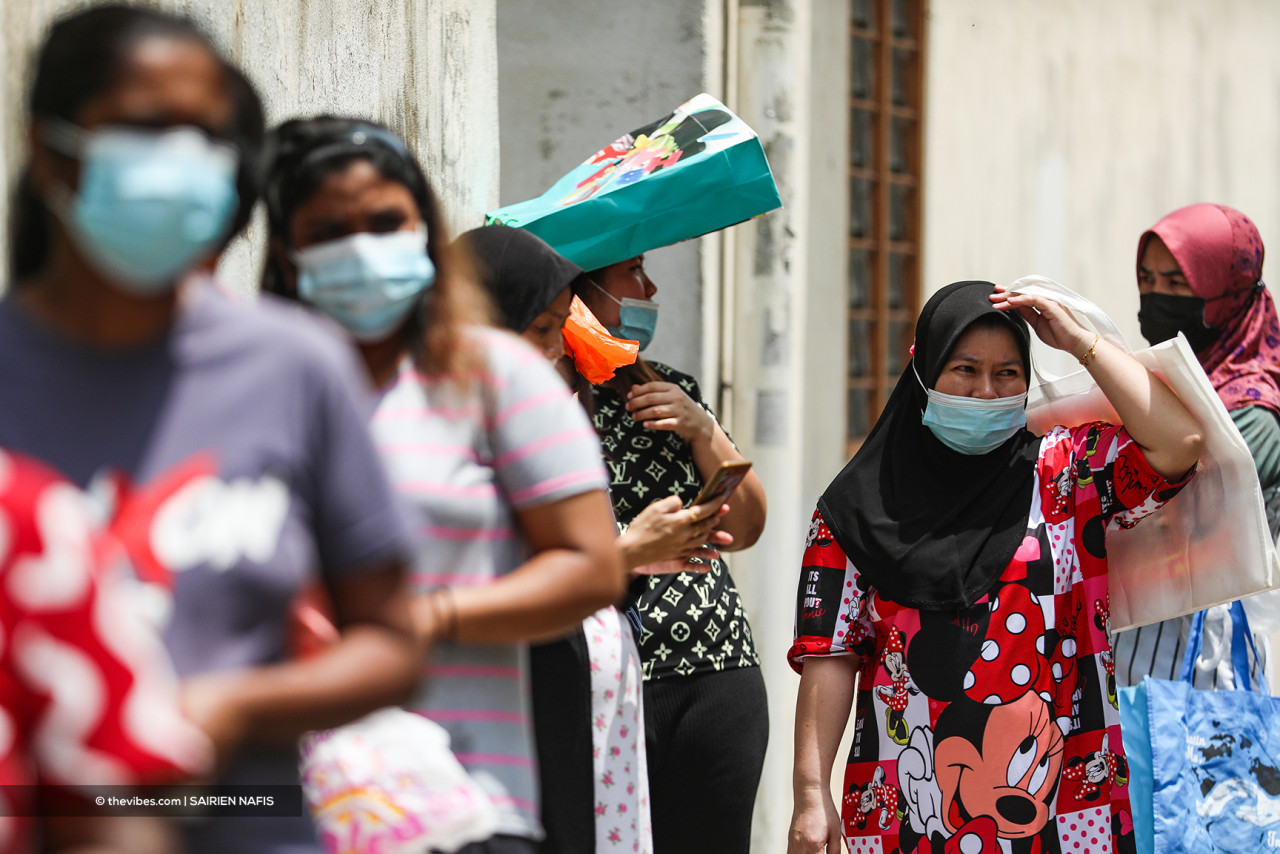 A large number of poor families living in low-cost housings in the city centre are being forced to dip into their savings and cut down on food consumption to survive the pandemic. – The Vibes file pic, May 12, 2021