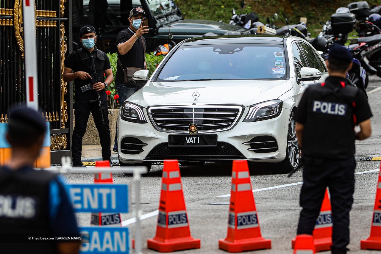 MIC president Tan Sri S. Vigneswaran leaving the palace about 11.40am. – SAIRIEN NAFIS/The Vibes pic, June 11, 2021