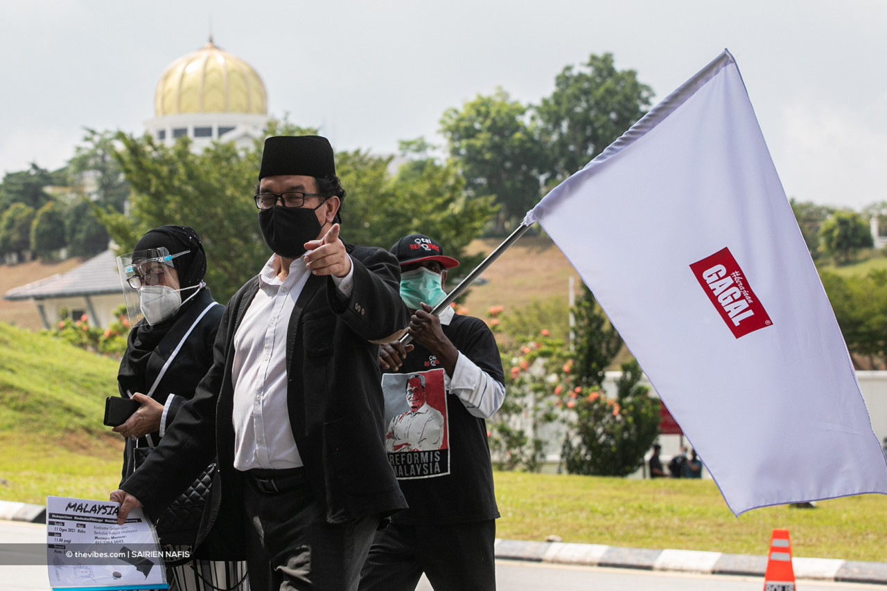 GBMRM is calling on the people to raise black or white flags Saturday as a sign of protest if Parliament does not sit on Friday. – SAIRIEN NAFIS/The Vibes pic, August 11, 2021