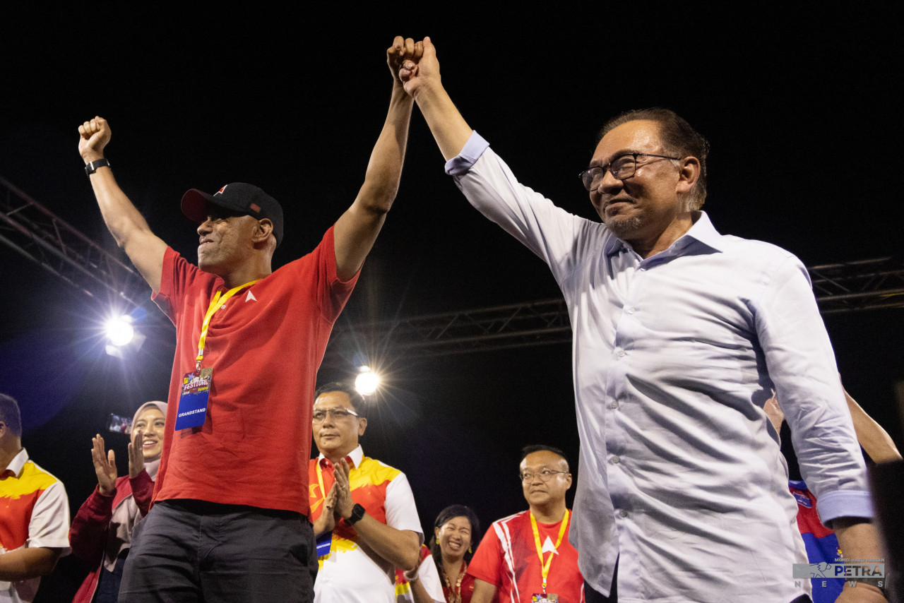Syed Ahmad Syed Abdul Rahman (left), better known as Altimet, will be making his first foray into electoral politics by running in Selangor’s Lembah Jaya. – MOHD HAZLI HASSAN/The Vibes pic, August 11, 2023
