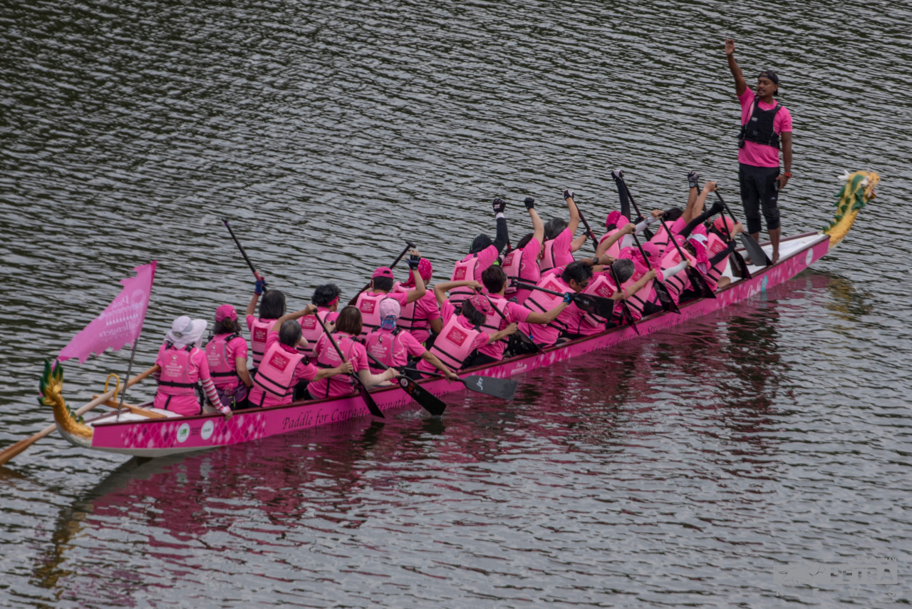 Every Sunday, around 50 women between the ages of 50 and 70 would gather at the Putrajaya Lakehouse Club. The women, who are breast cancer patients and survivors in the Pink Challengers Dragon Boat Club prepare to compete at the 8th Sarawak International Dragon Boat Regatta which was held in October. – AZIM RAHMAN/The Vibes pic, January 8, 2023