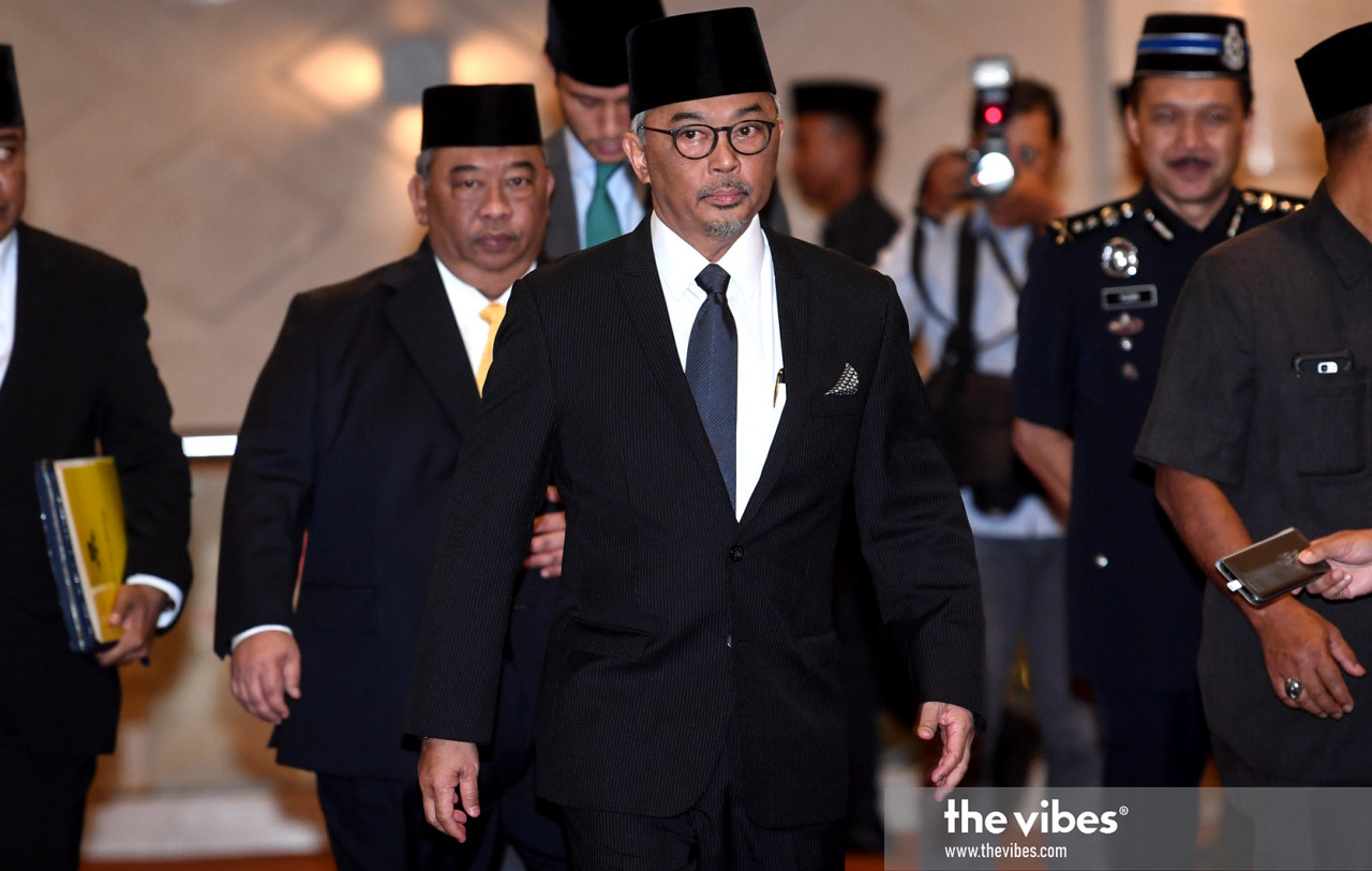 Earlier today Istana Negara said that the king (centre) was less than pleased with Law Minister Datuk Seri Takiyuddin Hassan over his Monday statement on the emergency proclamation. – Bernama pic, July 29, 2021