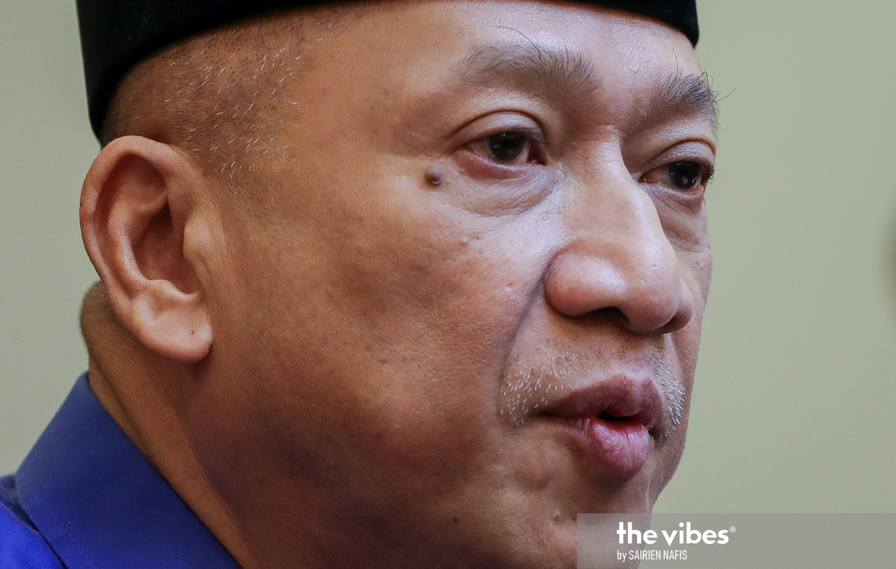 Padang Rengas MP Datuk Seri Nazri Abdul Aziz points out that there is no pressure from the opposition for the prime minister to resign. – The Vibes file pic, June 3, 2022