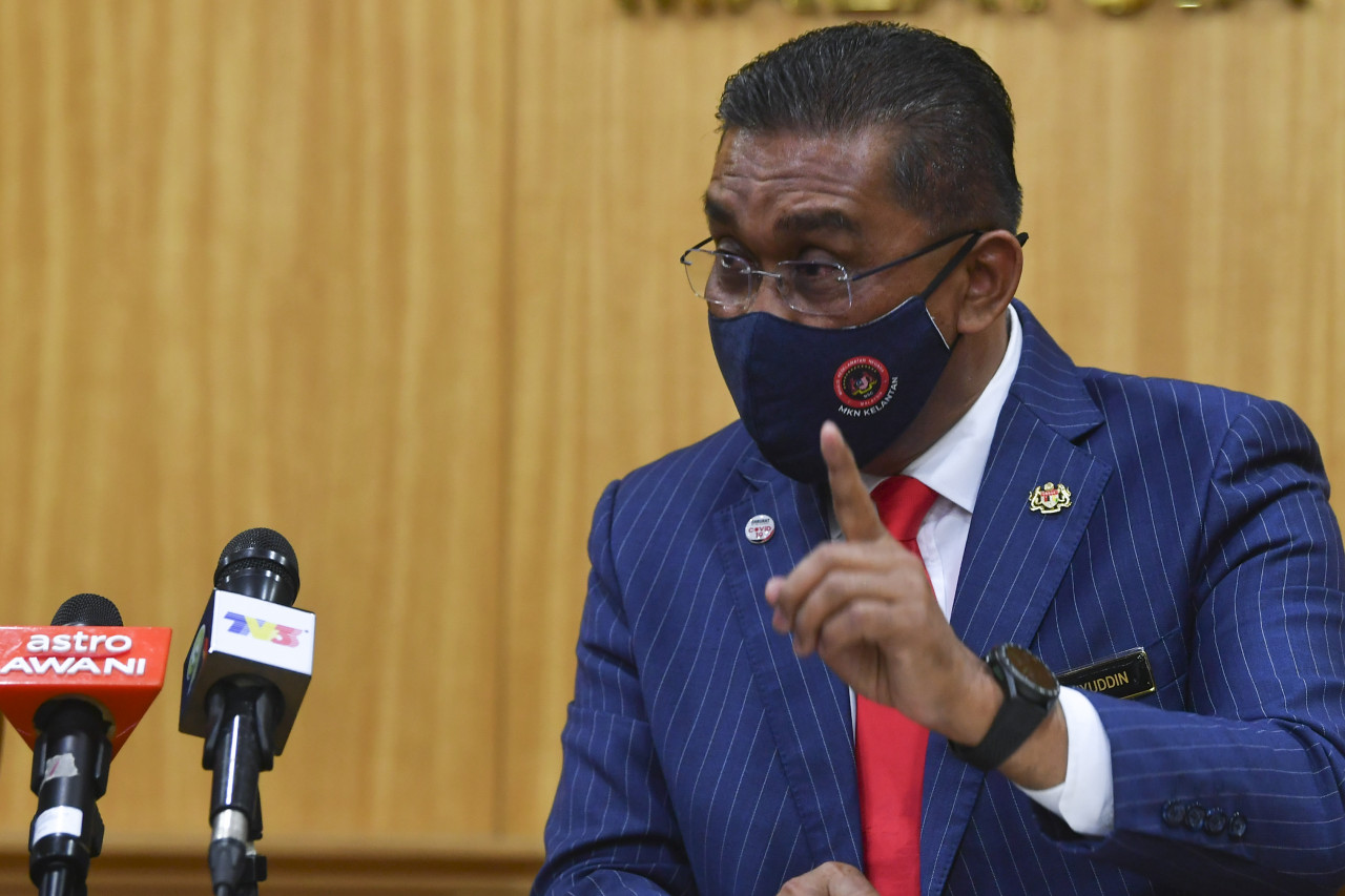 Datuk Seri Takiyuddin Hassan says PAS members are expected to adhere to the directive by spiritual adviser Datuk Hashim Jasin, who reminded all to realise the agenda of ummah unity. – Bernama pic, October 5, 2022