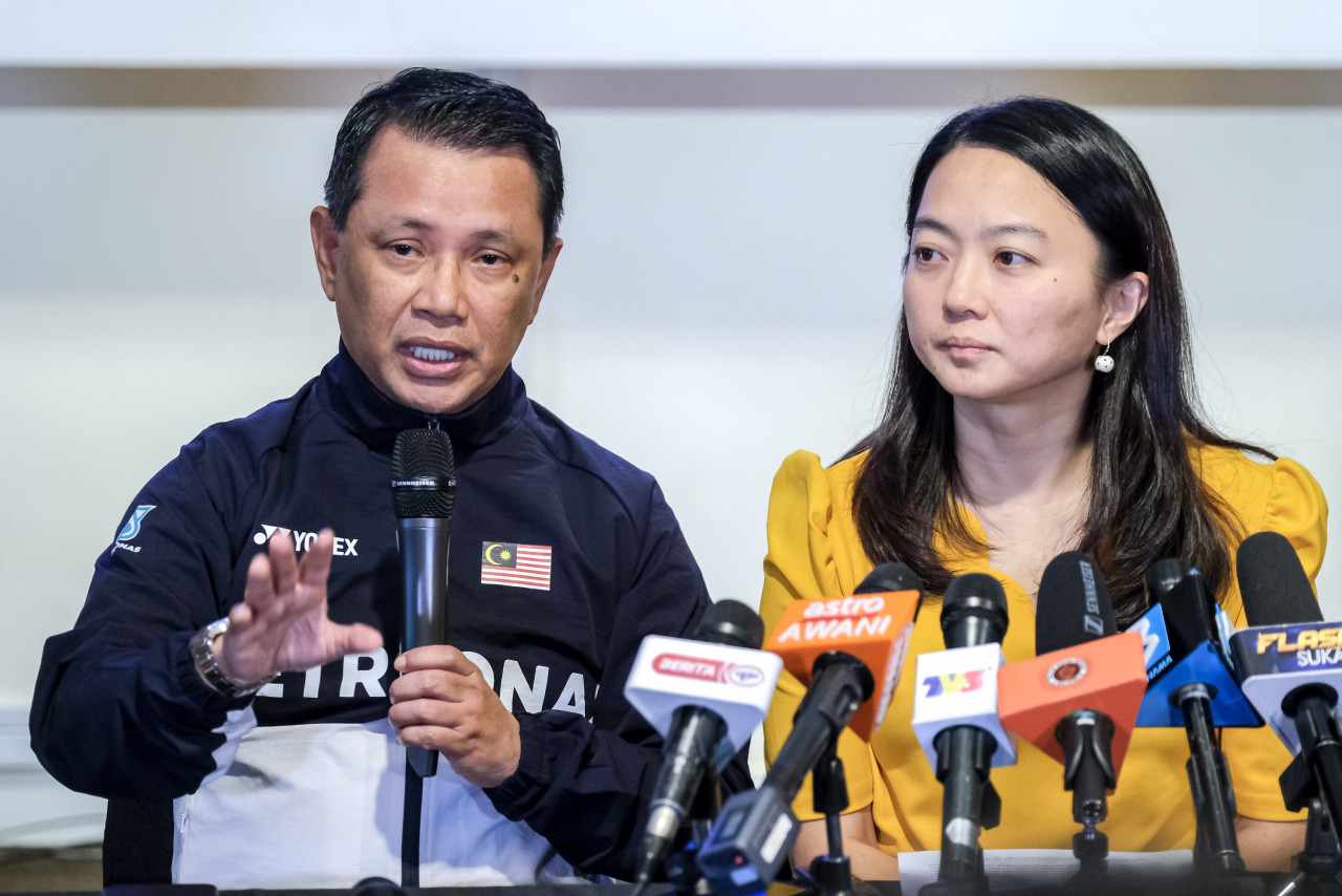 Speaking to the media, Tan Sri Mohamad Norza Zakaria (left) says the Road to Gold committee will elevate the current existing Podium Programme by identifying what potential medal-winning athletes need in order to succeed. – ABDUL RAZAK LATIF/The Vibes file pic, March 12, 2023
