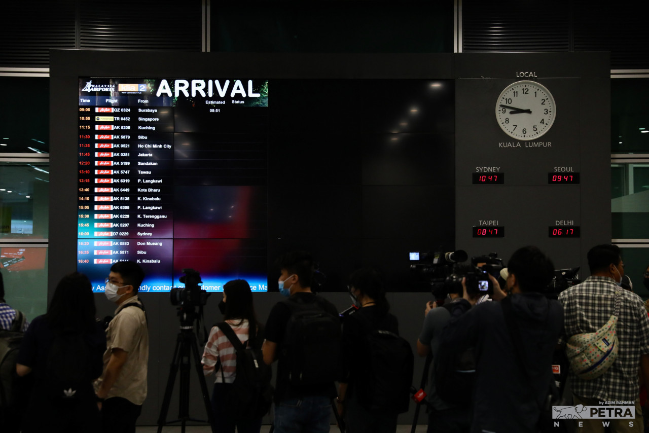 The victims did not have any money from their work in Cambodia when they returned to Malaysia today, says their lawyer Heng Zhi Li. – AZIM RAHMAN/The Vibes pic, April 12, 2022