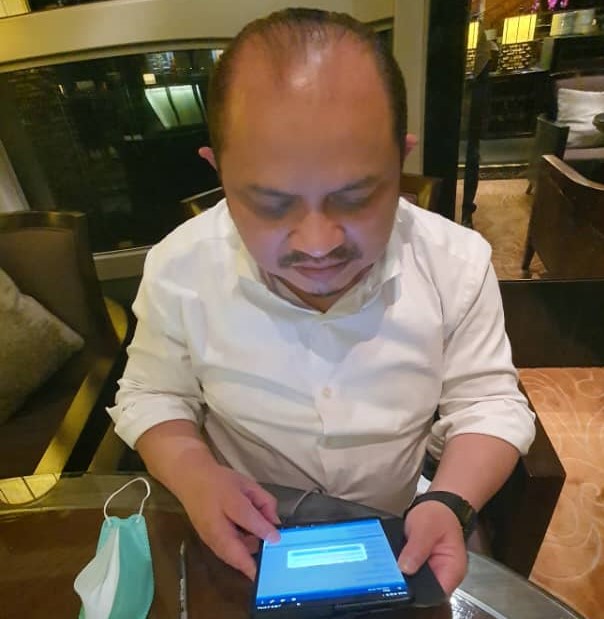 Datuk Seri Shamsul Iskandar Md Akin, in submitting his nomination at 11.46pm last night – 13 minutes before nominations closed at 11.59pm – became the 18th and final candidate for PKR’s vice-president race. – The Vibes pic, April 12, 2022