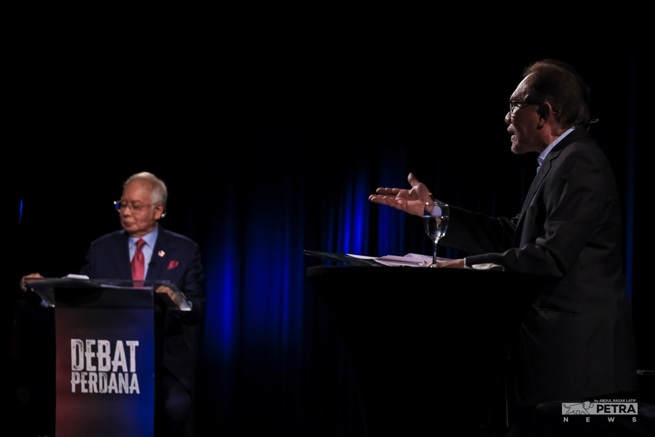 During the debate, opposition leader Datuk Seri Anwar Ibrahim raised fundamental issues such as integrity, and the well-being of the people, while former prime minister Datuk Seri Najib Razak highlighted his transformational approach to governance. – ABDUL RAZAK LATIF/The Vibes pic, May 13, 2022