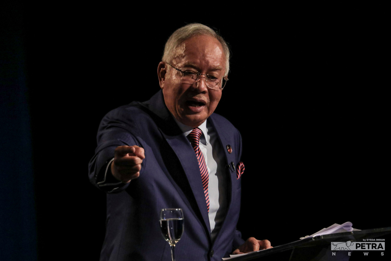 Datuk Seri Najib Razak, who was prime minister before Pakatan Harapan took over in 2018, prods the PAC for not providing answers to several of his questions. – The Vibes file pic, August 8, 2022 