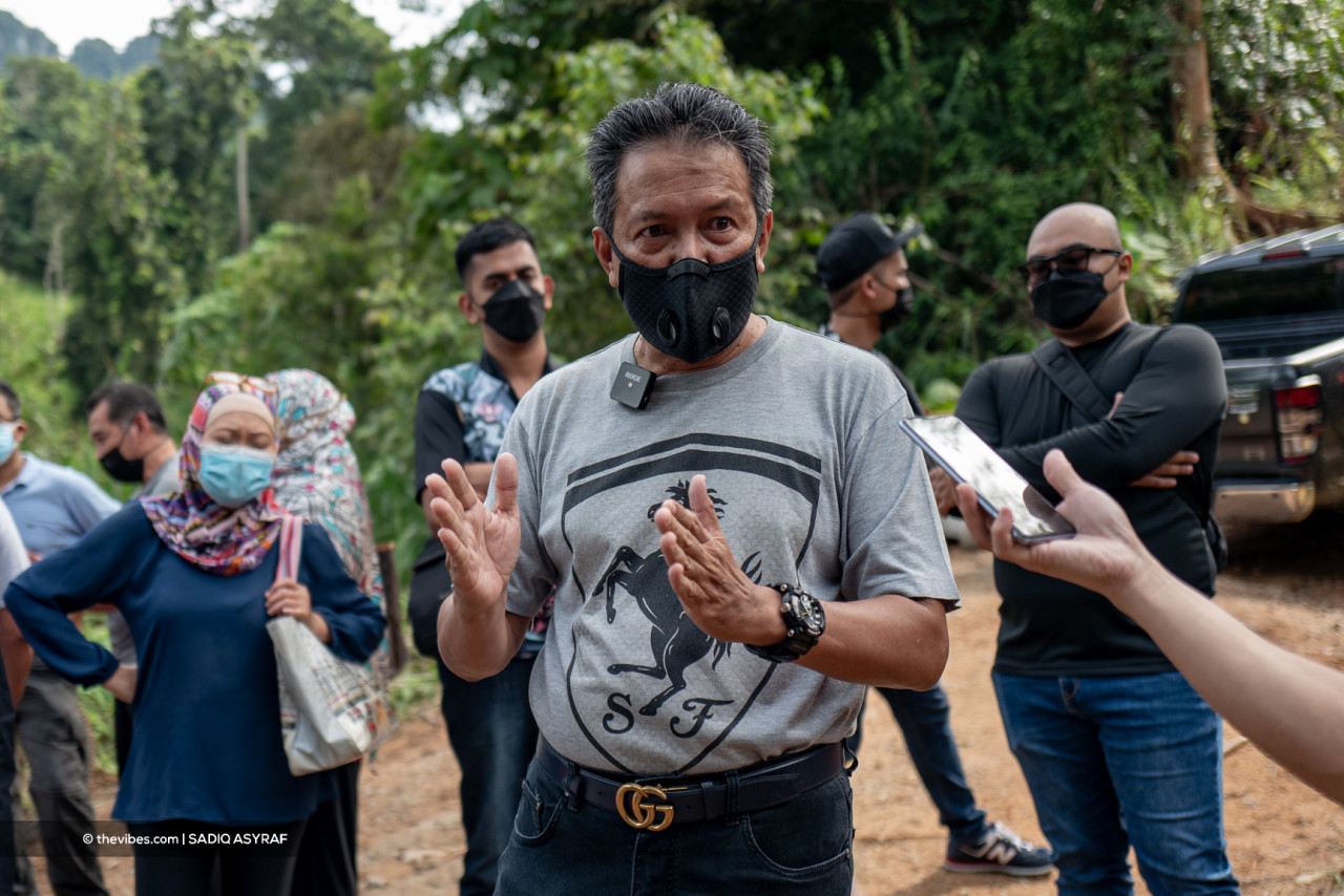The authorities should investigate the recent clearing work at a Bukit Tabur site and tell us what we can and cannot do, says Bukit Tabur East landowners’ spokesman Azhar Ahmat. – SADIQ ASYRAF/The Vibes pic, September 12, 2021