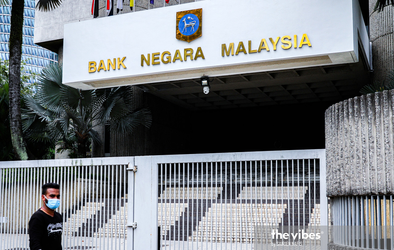 BNM says all banking institutions must establish appropriate checks and balances and verification procedures for all transactions, including withdrawals. – The Vibes file pic, October 28, 2021