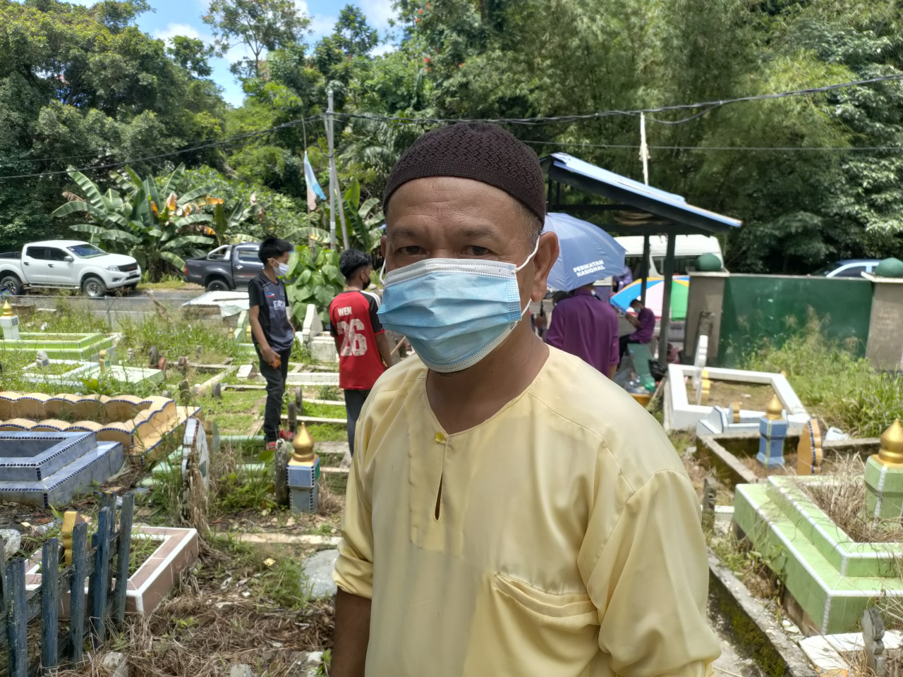Sahlan Samsudin says the first day of Hari Raya Aidilfitri is always a sad day for him as he is reminded of his childhood memories with his late father. – REBECCA CHONG/The Vibes pic, May 13, 2021