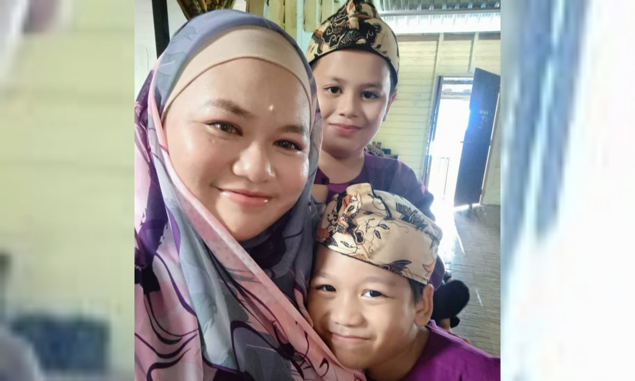 While Rohana Asmael says she used to get more orders for her satay business before the pandemic, she is grateful that she still has customers now. – REBECCA CHONG/The Vibes pic, May 13, 2021