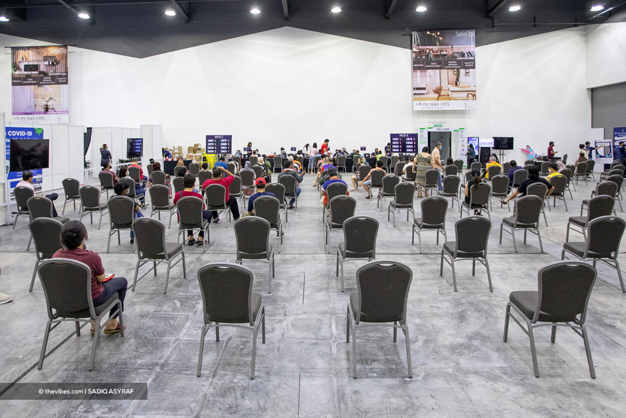 CodeBlue editor-in-chief Boo Su-Lyn was questioned over an article on recent Covid-19 cases at the Setia City Convention Centre vaccination venue in Shah Alam. – The Vibes file pic, July 28, 2021